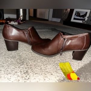Brown soft leather booties dress shoe Great with slacks sz 9 NWT